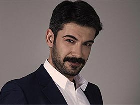 De vendedor de té a actor: así es Rüzgar Aksoy, el fugaz villano de 'Tierra  amarga